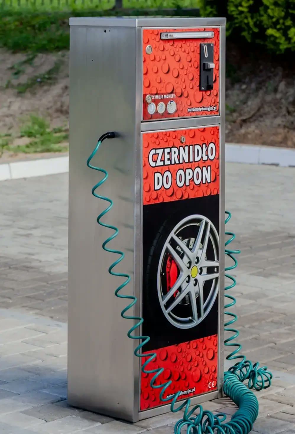 Automat z czernidłem do opon na Myjni ADM-24H w Nowym Sączu